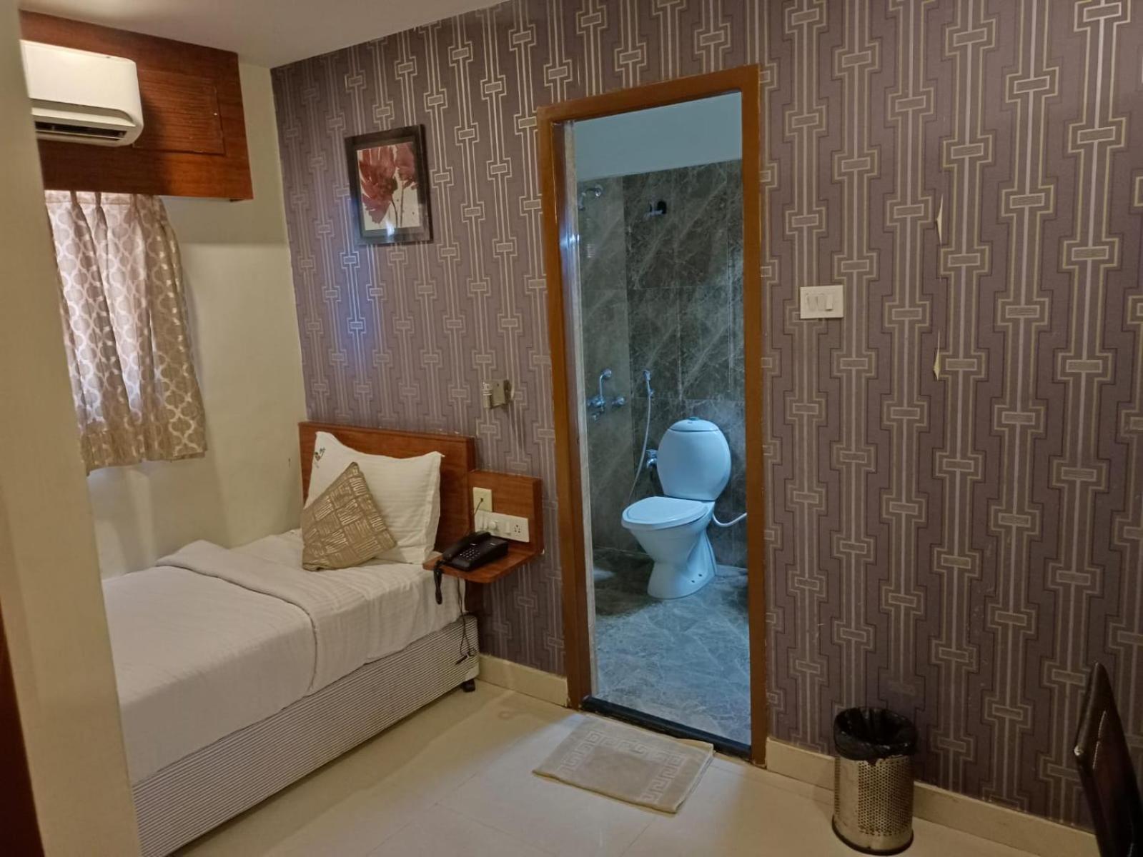 De Castle Inn Chennai Exterior photo